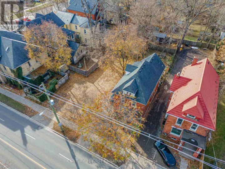 Photo 35 at 551 Adelaide Street N