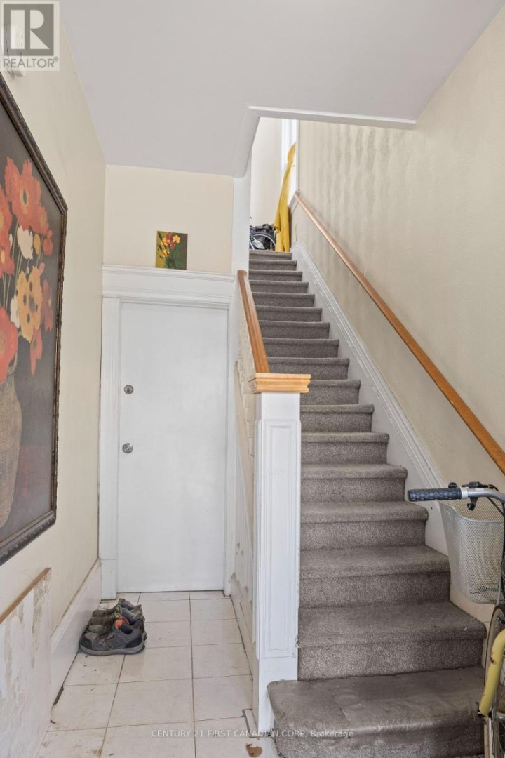 Photo 5 at 551 Adelaide Street N