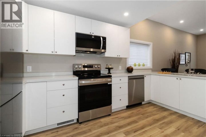 Photo 3 at 16 Mt. Pleasant Street, Brantford