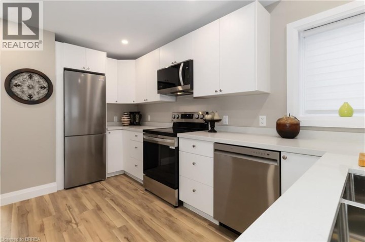 Photo 4 at 16 Mt. Pleasant Street, Brantford