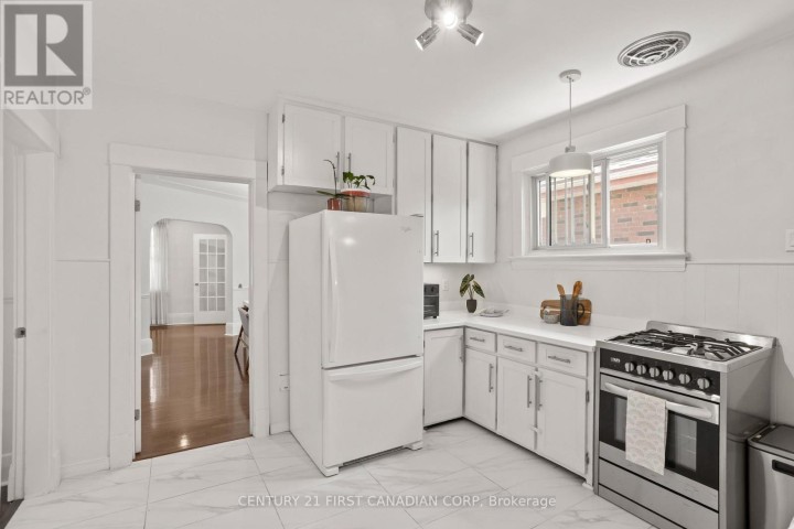 Photo 15 at 872 Lovett Street