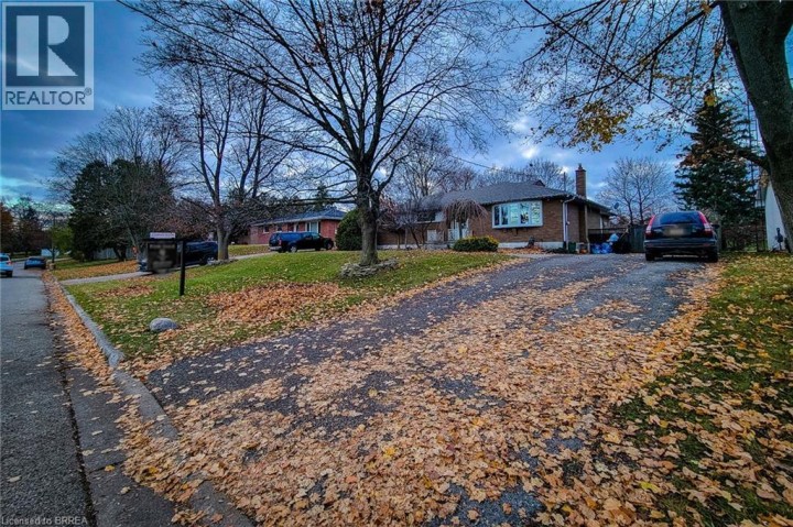 Photo 3 at 6 Bayly Drive, Innerkip (Green Lane Park), Woodstock