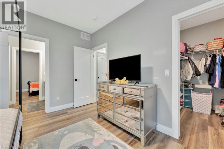 Photo 23 at 14 Hudson Drive, Brantford