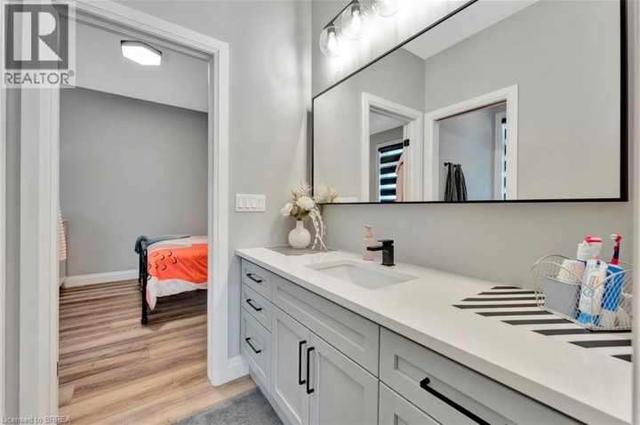 Photo 24 at 14 Hudson Drive, Brantford