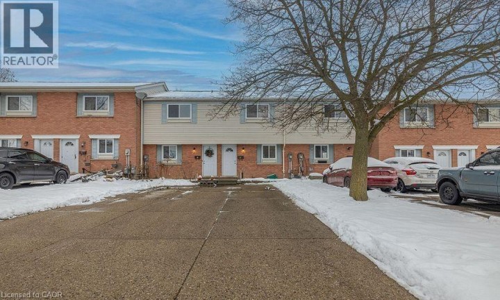 Photo 1 at 125 BAY Street 6, Woodstock