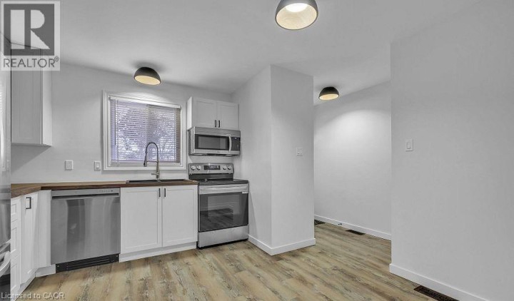 Photo 5 at 125 BAY Street 6, Woodstock