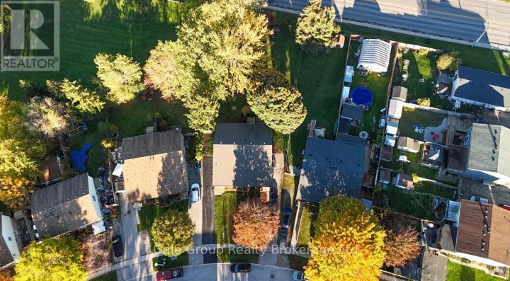 Photo 14 at 61 Tennyson Street, Woodstock - South, Woodstock