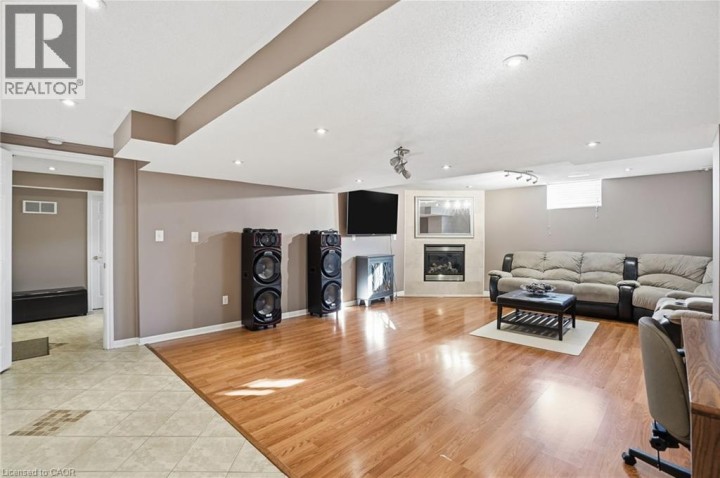 Photo 34 at 23 Mathews Court, Brantford