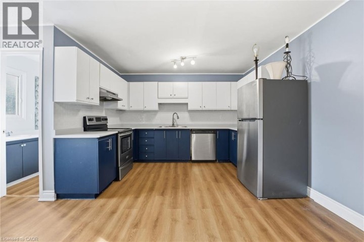 Photo 5 at 21 WREN Court 9, Tillsonburg