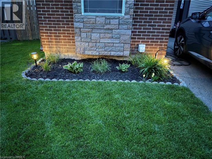 Photo 2 at 5 Enfield Crescent, Brantford