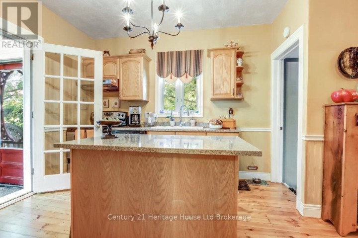 Photo 6 at 230 Graham Street, Woodstock - North, Woodstock