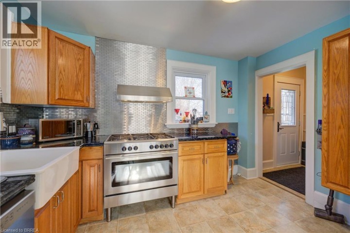 Photo 11 at 688 Colborne Street, Brantford