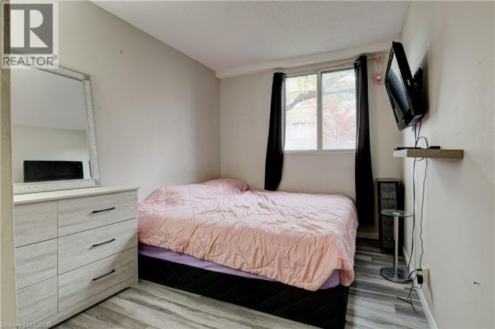 Photo 13 at 104 - 18 Holborn Court, Stanley Park / Centreville, Kitchener