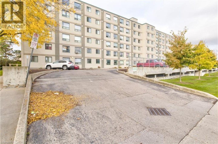 Photo 18 at 104 - 18 Holborn Court, Stanley Park / Centreville, Kitchener