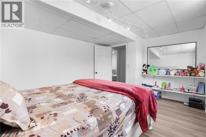 Photo 14 at 8 Bradley Lane, Brantford