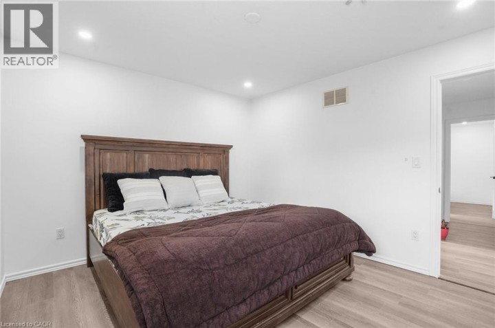 Photo 18 at 8 Bradley Lane, Brantford