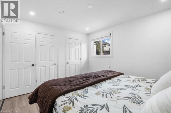 Photo 22 at 8 Bradley Lane, Brantford