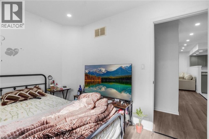 Photo 24 at 8 Bradley Lane, Brantford