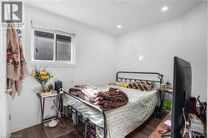 Photo 25 at 8 Bradley Lane, Brantford