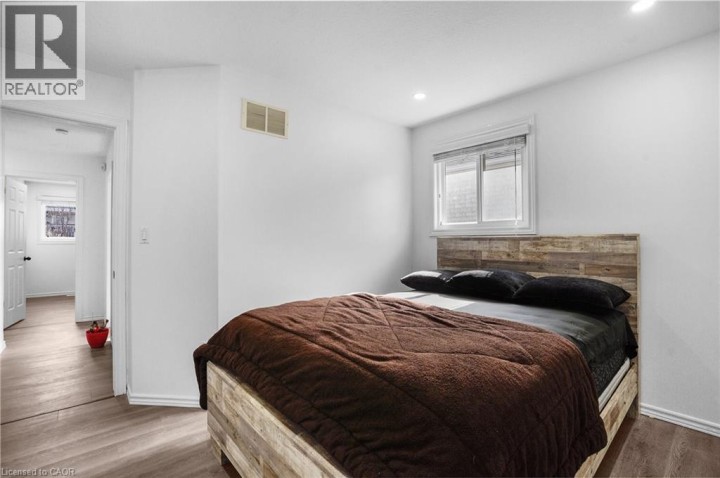 Photo 32 at 8 Bradley Lane, Brantford