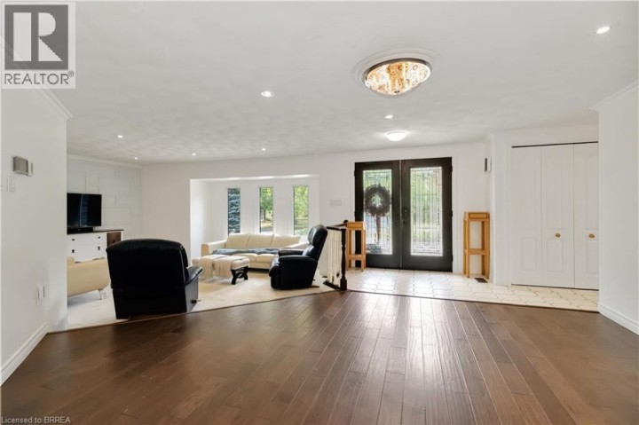 Photo 16 at 232 Paris Road E, Brantford