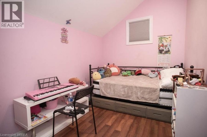 Photo 11 at 129 Peel Street, Brantford