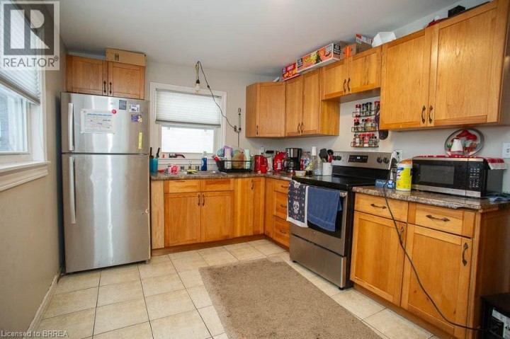 Photo 6 at 129 Peel Street, Brantford