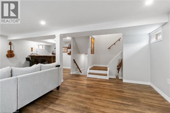 Photo 34 at 8 Sandy Row, Brantford