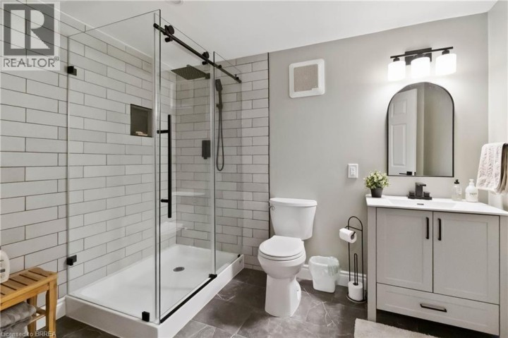 Photo 39 at 8 Sandy Row, Brantford