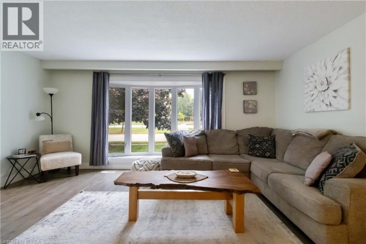 Photo 4 at 8 Sandy Row, Brantford