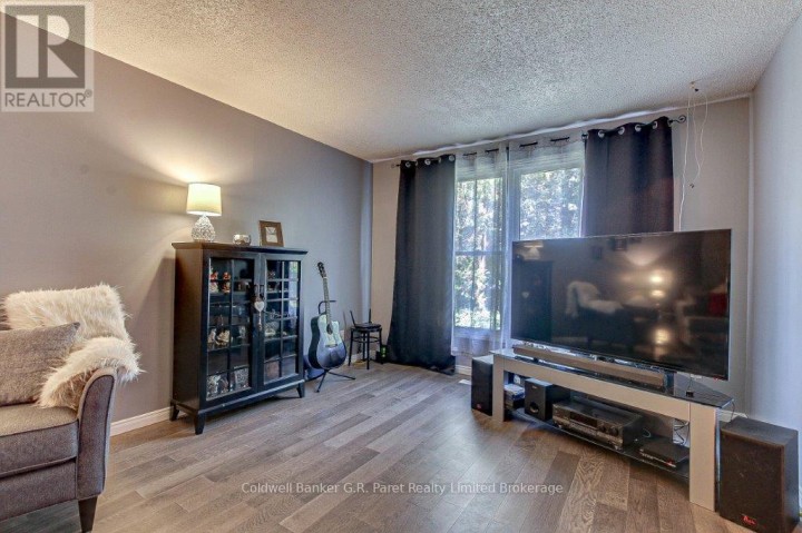 Photo 4 at 15 - 1 Lamer's Court, Tillsonburg