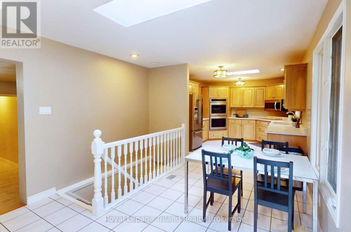 Photo 11 at 444 Lee Avenue, Woodstock - North, Woodstock