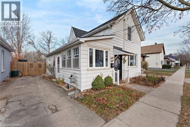 Photo 3 at 68 Oak Street, Brantford