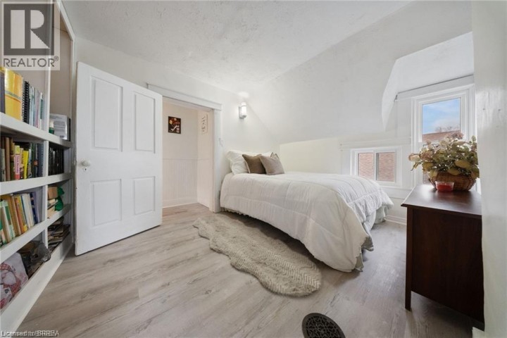 Photo 16 at 68 Oak Street, Brantford