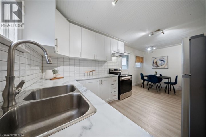 Photo 11 at 68 Oak Street, Brantford