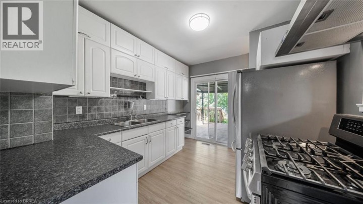 Photo 10 at 35 Salisbury Avenue, Brantford