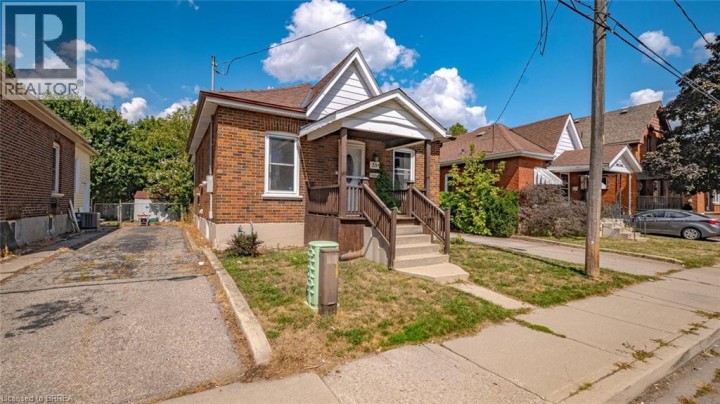 Photo 3 at 35 Salisbury Avenue, Brantford