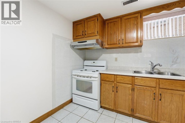 Photo 37 at 75 Ludlow Crescent, Brantford