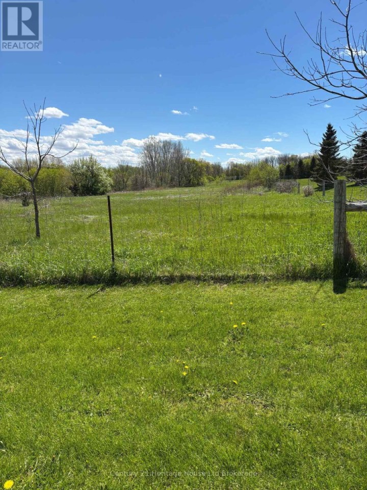 Photo 1 at  W Oxford Street W, Beachville, Ingersoll