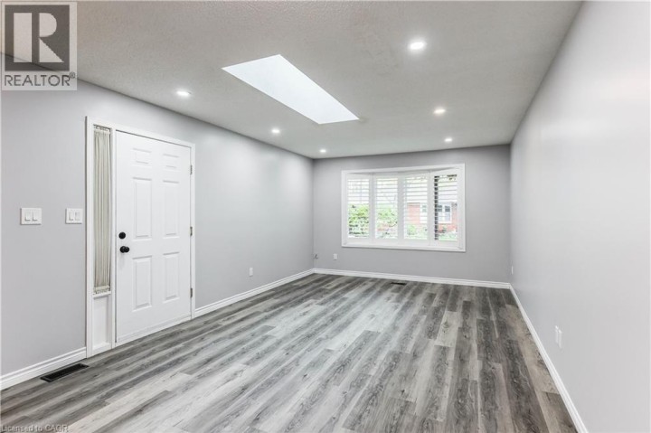 Photo 5 at 1030 COLBORNE Street E 20, Brantford