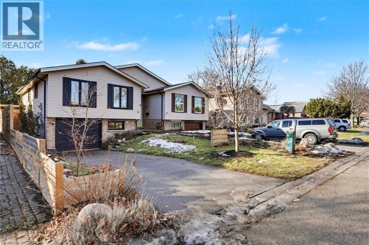 Photo 2 at 5 Equestrian Court, Brantford