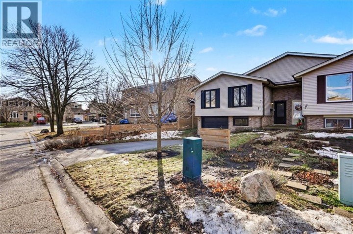 Photo 4 at 5 Equestrian Court, Brantford