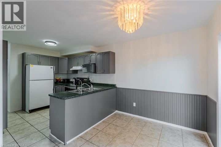 Photo 10 at 25 Anastasia Crescent, Brantford