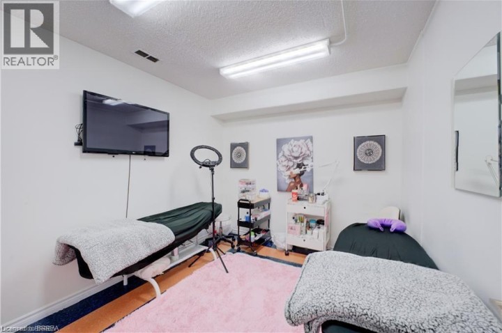 Photo 13 at 325 Fairview Drive, Brantford