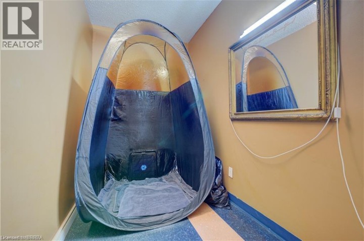 Photo 14 at 325 Fairview Drive, Brantford