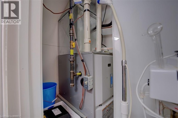 Photo 16 at 325 Fairview Drive, Brantford