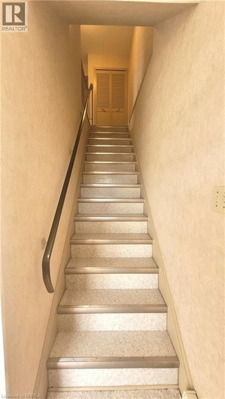 Photo 18 at 325 Fairview Drive, Brantford