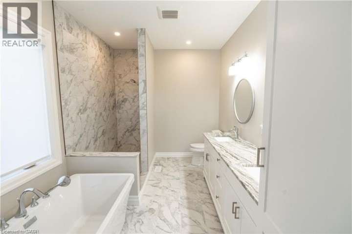 Photo 19 at 15 Hudson Drive, Brantford