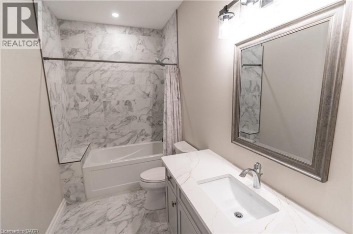 Photo 24 at 15 Hudson Drive, Brantford