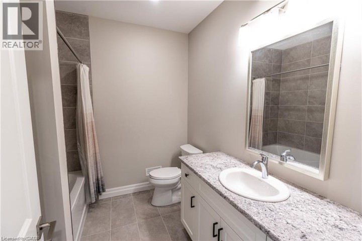 Photo 31 at 15 Hudson Drive, Brantford